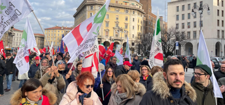 Crisi industriale: ampia rappresentanza del PD di Trieste al corteo